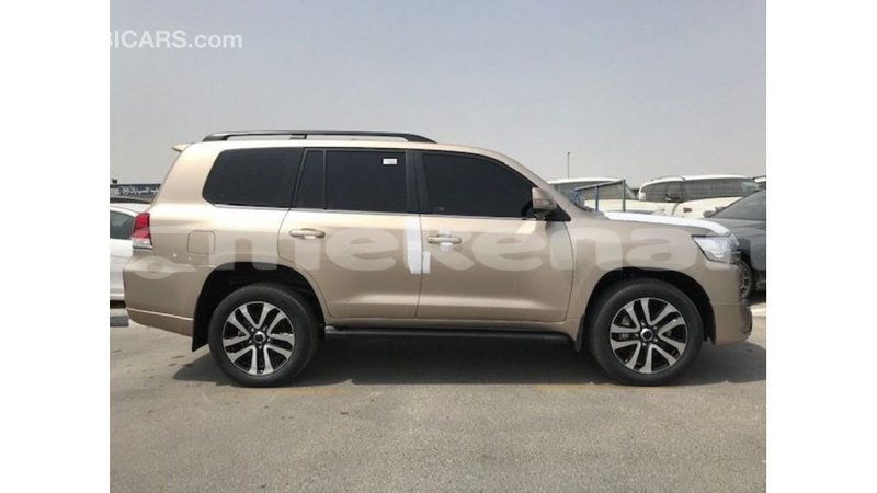 Big with watermark toyota land cruiser aragatsotn import dubai 2803