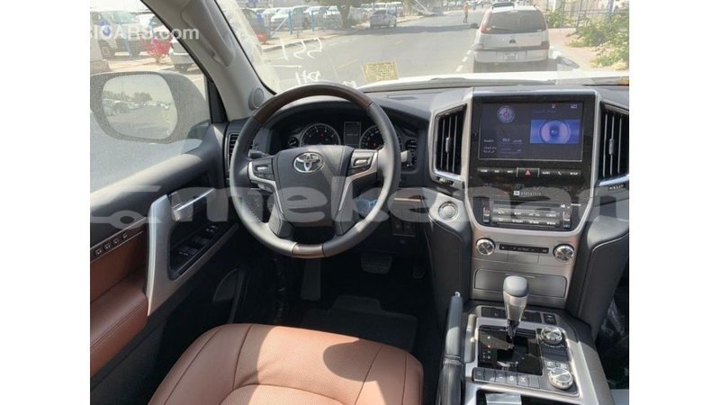 Big with watermark toyota land cruiser aragatsotn import dubai 2812