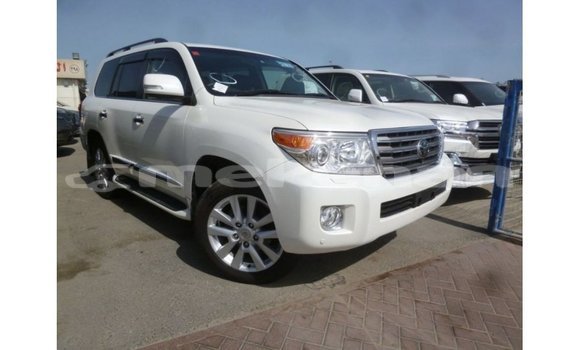 Buy Import Toyota Land Cruiser White Car in Import - Dubai in Aragatsotn Buy Import Toyota Land Cruiser White Car in Import - Dubai in Aragatsotn