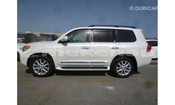 Buy Import Toyota Land Cruiser White Car in Import - Dubai in Aragatsotn Buy Import Toyota Land Cruiser White Car in Import - Dubai in Aragatsotn