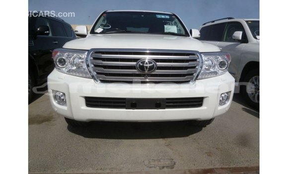 Buy Import Toyota Land Cruiser White Car in Import - Dubai in Aragatsotn Buy Import Toyota Land Cruiser White Car in Import - Dubai in Aragatsotn