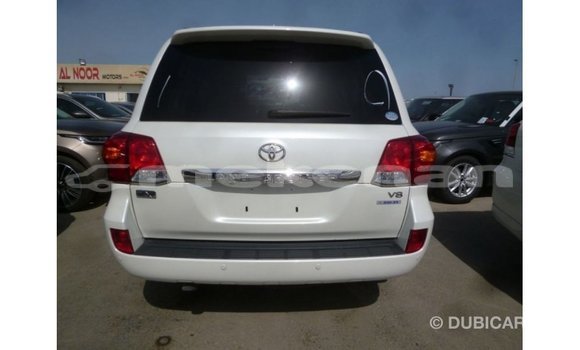 Buy Import Toyota Land Cruiser White Car in Import - Dubai in Aragatsotn Buy Import Toyota Land Cruiser White Car in Import - Dubai in Aragatsotn