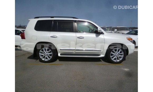Buy Import Toyota Land Cruiser White Car in Import - Dubai in Aragatsotn Buy Import Toyota Land Cruiser White Car in Import - Dubai in Aragatsotn