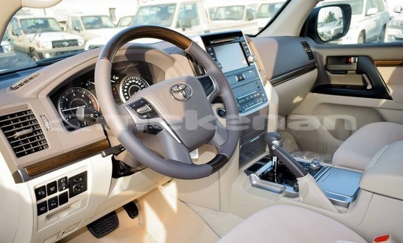 Buy Import Toyota Land Cruiser White Car in Import - Dubai in Aragatsotn Buy Import Toyota Land Cruiser White Car in Import - Dubai in Aragatsotn