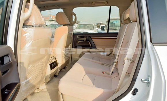 Buy Import Toyota Land Cruiser White Car in Import - Dubai in Aragatsotn Buy Import Toyota Land Cruiser White Car in Import - Dubai in Aragatsotn