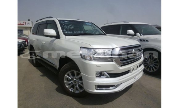 Buy Import Toyota Land Cruiser White Car in Import - Dubai in Aragatsotn Buy Import Toyota Land Cruiser White Car in Import - Dubai in Aragatsotn