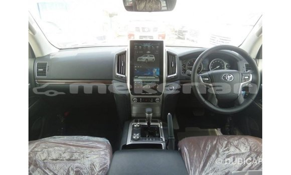 Buy Import Toyota Land Cruiser White Car in Import - Dubai in Aragatsotn Buy Import Toyota Land Cruiser White Car in Import - Dubai in Aragatsotn