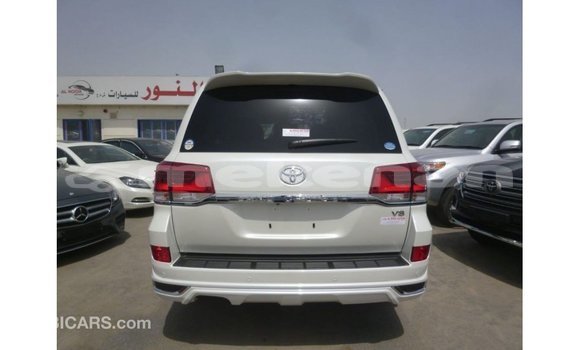 Buy Import Toyota Land Cruiser White Car in Import - Dubai in Aragatsotn Buy Import Toyota Land Cruiser White Car in Import - Dubai in Aragatsotn