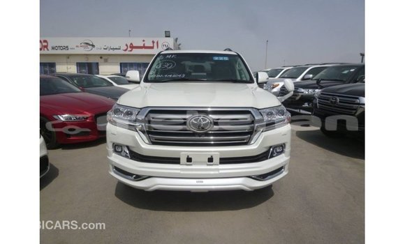 Buy Import Toyota Land Cruiser White Car in Import - Dubai in Aragatsotn Buy Import Toyota Land Cruiser White Car in Import - Dubai in Aragatsotn