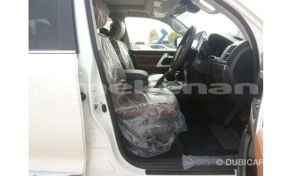 Buy Import Toyota Land Cruiser White Car in Import - Dubai in Aragatsotn Buy Import Toyota Land Cruiser White Car in Import - Dubai in Aragatsotn