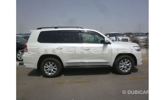 Buy Import Toyota Land Cruiser White Car in Import - Dubai in Aragatsotn Buy Import Toyota Land Cruiser White Car in Import - Dubai in Aragatsotn