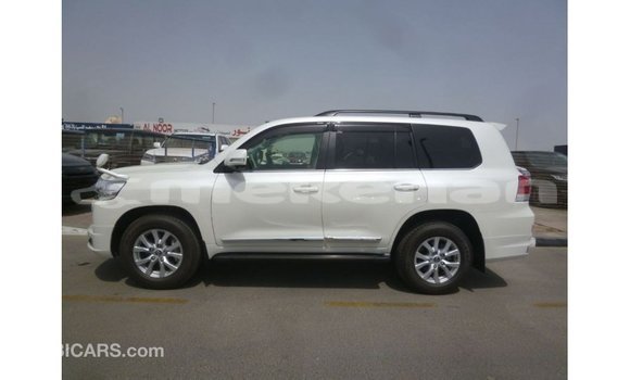 Buy Import Toyota Land Cruiser White Car in Import - Dubai in Aragatsotn Buy Import Toyota Land Cruiser White Car in Import - Dubai in Aragatsotn