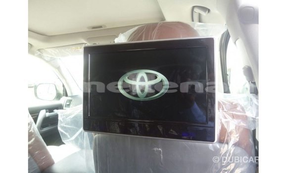 Buy Import Toyota Land Cruiser White Car in Import - Dubai in Aragatsotn Buy Import Toyota Land Cruiser White Car in Import - Dubai in Aragatsotn