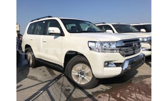 Buy Import Toyota Land Cruiser White Car in Import - Dubai in Aragatsotn Buy Import Toyota Land Cruiser White Car in Import - Dubai in Aragatsotn