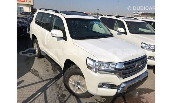Buy Import Toyota Land Cruiser White Car in Import - Dubai in Aragatsotn Buy Import Toyota Land Cruiser White Car in Import - Dubai in Aragatsotn