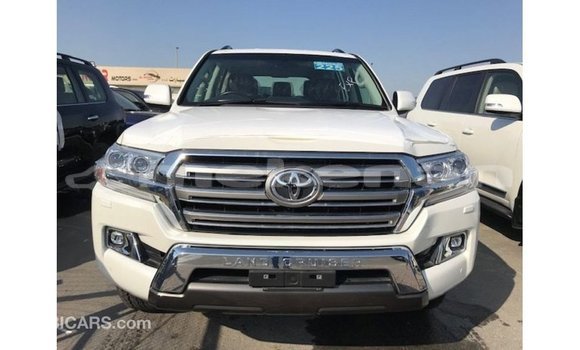 Buy Import Toyota Land Cruiser White Car in Import - Dubai in Aragatsotn Buy Import Toyota Land Cruiser White Car in Import - Dubai in Aragatsotn