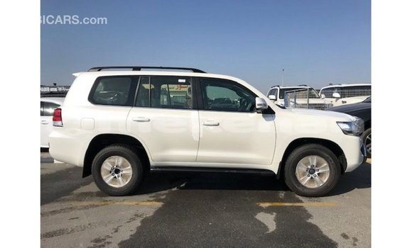 Buy Import Toyota Land Cruiser White Car in Import - Dubai in Aragatsotn Buy Import Toyota Land Cruiser White Car in Import - Dubai in Aragatsotn