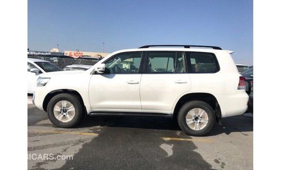 Buy Import Toyota Land Cruiser White Car in Import - Dubai in Aragatsotn Buy Import Toyota Land Cruiser White Car in Import - Dubai in Aragatsotn