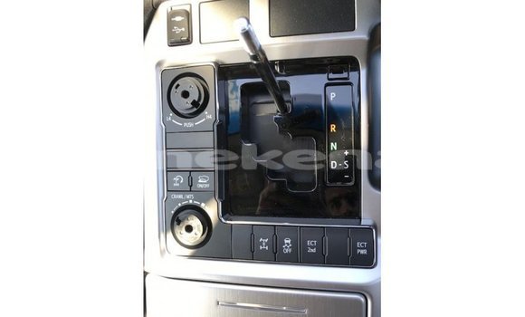 Buy Import Toyota Land Cruiser White Car in Import - Dubai in Aragatsotn Buy Import Toyota Land Cruiser White Car in Import - Dubai in Aragatsotn