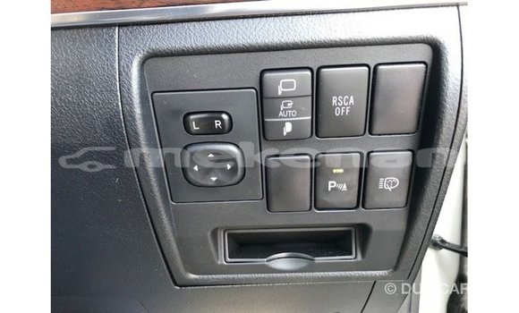 Buy Import Toyota Land Cruiser White Car in Import - Dubai in Aragatsotn Buy Import Toyota Land Cruiser White Car in Import - Dubai in Aragatsotn