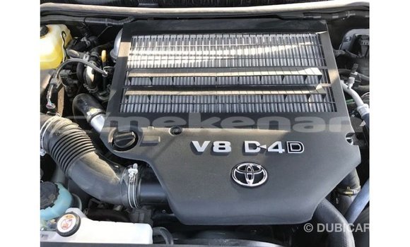 Buy Import Toyota Land Cruiser White Car in Import - Dubai in Aragatsotn Buy Import Toyota Land Cruiser White Car in Import - Dubai in Aragatsotn