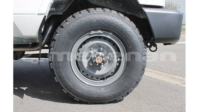 Big with watermark toyota land cruiser aragatsotn import dubai 2835
