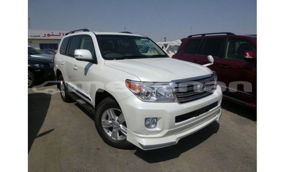 Buy Import Toyota Land Cruiser White Car in Import - Dubai in Aragatsotn Buy Import Toyota Land Cruiser White Car in Import - Dubai in Aragatsotn