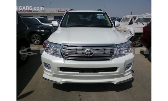 Buy Import Toyota Land Cruiser White Car in Import - Dubai in Aragatsotn Buy Import Toyota Land Cruiser White Car in Import - Dubai in Aragatsotn