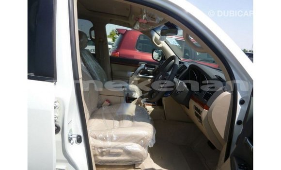 Buy Import Toyota Land Cruiser White Car in Import - Dubai in Aragatsotn Buy Import Toyota Land Cruiser White Car in Import - Dubai in Aragatsotn