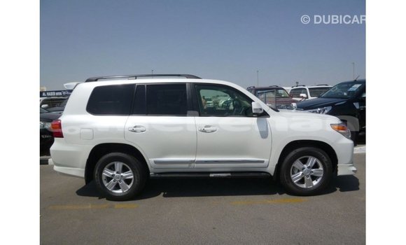Buy Import Toyota Land Cruiser White Car in Import - Dubai in Aragatsotn Buy Import Toyota Land Cruiser White Car in Import - Dubai in Aragatsotn