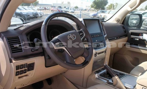 Buy Import Toyota Land Cruiser White Car in Import - Dubai in Aragatsotn Buy Import Toyota Land Cruiser White Car in Import - Dubai in Aragatsotn