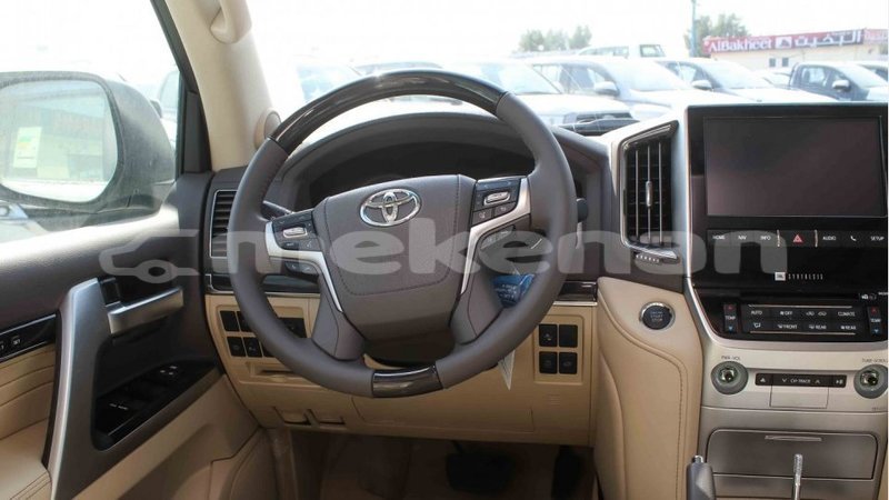 Big with watermark toyota land cruiser aragatsotn import dubai 2846
