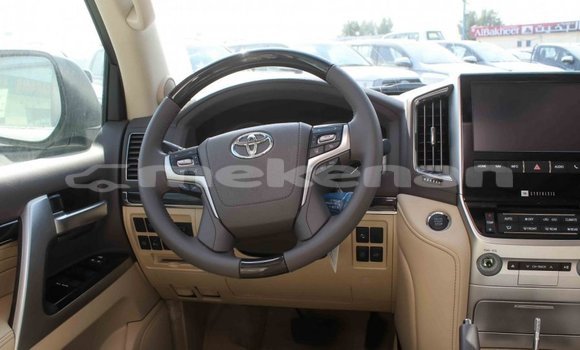 Buy Import Toyota Land Cruiser White Car in Import - Dubai in Aragatsotn Buy Import Toyota Land Cruiser White Car in Import - Dubai in Aragatsotn
