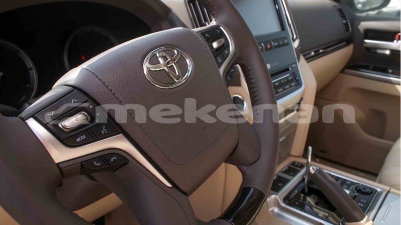 Big with watermark toyota land cruiser aragatsotn import dubai 2846