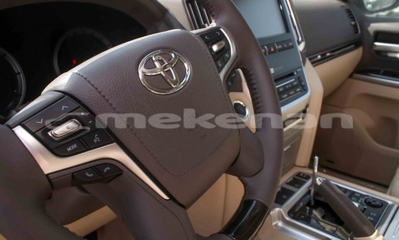 Buy Import Toyota Land Cruiser White Car in Import - Dubai in Aragatsotn Buy Import Toyota Land Cruiser White Car in Import - Dubai in Aragatsotn