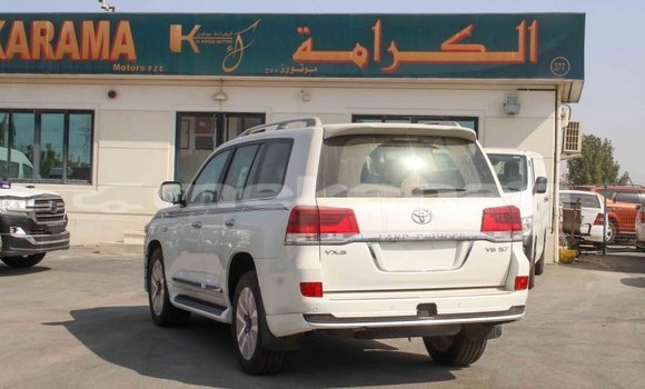 Buy Import Toyota Land Cruiser White Car in Import - Dubai in Aragatsotn Buy Import Toyota Land Cruiser White Car in Import - Dubai in Aragatsotn
