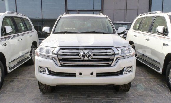 Buy Import Toyota Land Cruiser White Car in Import - Dubai in Aragatsotn Buy Import Toyota Land Cruiser White Car in Import - Dubai in Aragatsotn