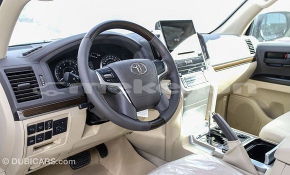 Buy Import Toyota Land Cruiser White Car in Import - Dubai in Aragatsotn Buy Import Toyota Land Cruiser White Car in Import - Dubai in Aragatsotn