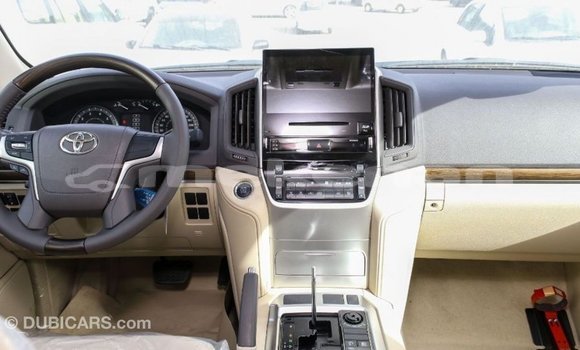 Buy Import Toyota Land Cruiser White Car in Import - Dubai in Aragatsotn Buy Import Toyota Land Cruiser White Car in Import - Dubai in Aragatsotn