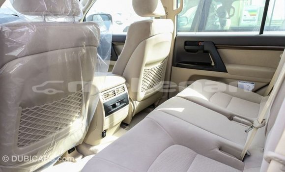 Buy Import Toyota Land Cruiser White Car in Import - Dubai in Aragatsotn Buy Import Toyota Land Cruiser White Car in Import - Dubai in Aragatsotn