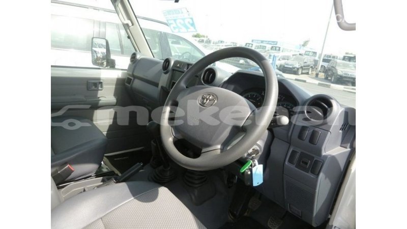 Big with watermark toyota land cruiser aragatsotn import dubai 2859