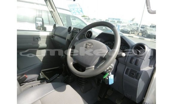 Buy Import Toyota Land Cruiser White Car in Import - Dubai in Aragatsotn Buy Import Toyota Land Cruiser White Car in Import - Dubai in Aragatsotn