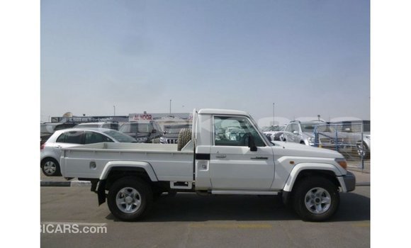 Buy Import Toyota Land Cruiser White Car in Import - Dubai in Aragatsotn Buy Import Toyota Land Cruiser White Car in Import - Dubai in Aragatsotn