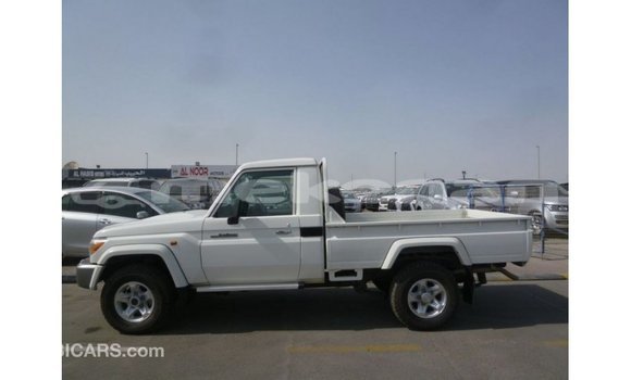 Buy Import Toyota Land Cruiser White Car in Import - Dubai in Aragatsotn Buy Import Toyota Land Cruiser White Car in Import - Dubai in Aragatsotn