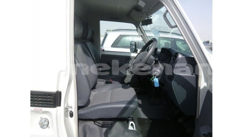 Big with watermark toyota land cruiser aragatsotn import dubai 2859