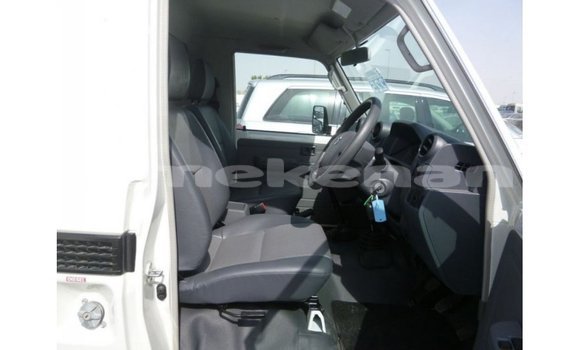 Buy Import Toyota Land Cruiser White Car in Import - Dubai in Aragatsotn Buy Import Toyota Land Cruiser White Car in Import - Dubai in Aragatsotn