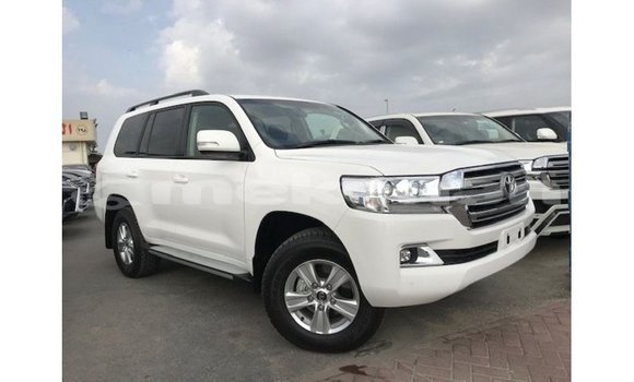 Buy Import Toyota Land Cruiser White Car in Import - Dubai in Aragatsotn Buy Import Toyota Land Cruiser White Car in Import - Dubai in Aragatsotn