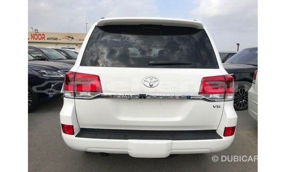 Buy Import Toyota Land Cruiser White Car in Import - Dubai in Aragatsotn Buy Import Toyota Land Cruiser White Car in Import - Dubai in Aragatsotn