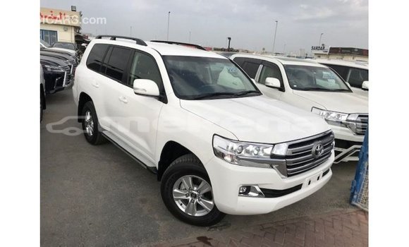 Buy Import Toyota Land Cruiser White Car in Import - Dubai in Aragatsotn Buy Import Toyota Land Cruiser White Car in Import - Dubai in Aragatsotn