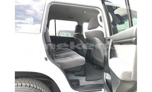 Buy Import Toyota Land Cruiser White Car in Import - Dubai in Aragatsotn Buy Import Toyota Land Cruiser White Car in Import - Dubai in Aragatsotn